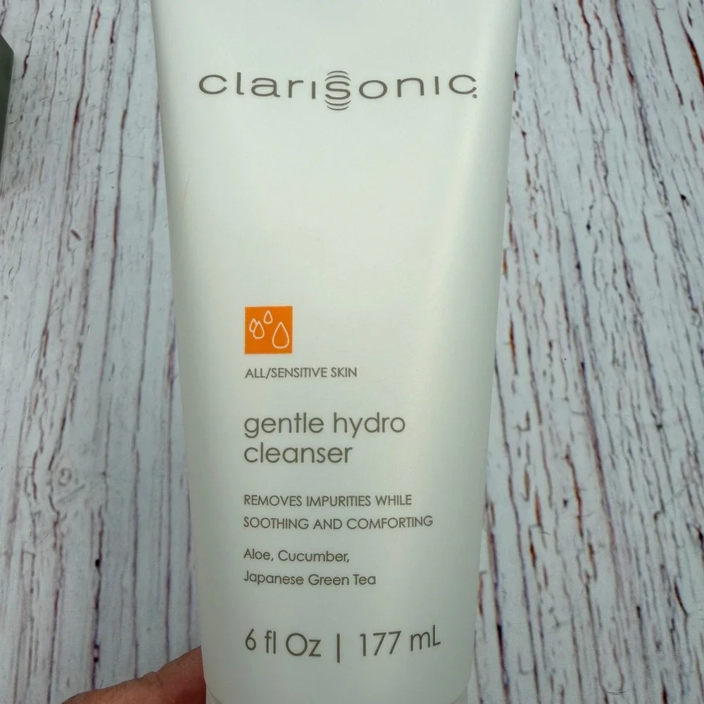 Clarisonic Gentle Hydro Cleanser 6oz and 3 Replacement Brush Heads Bundle
